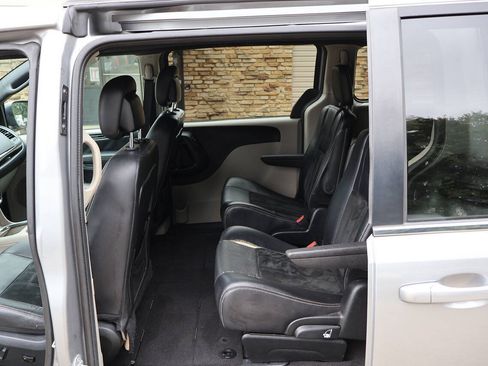 Used 2017 Dodge Grand Caravan SXT FWD image 18