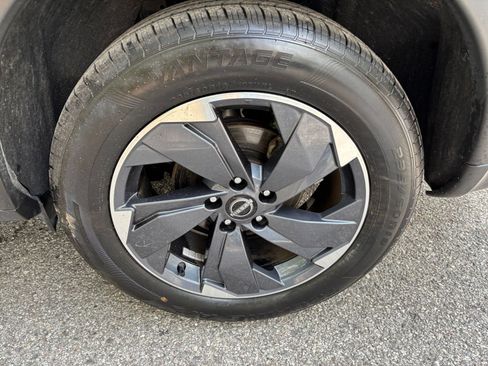 Used 2025 Nissan Rogue SV FWD image 31