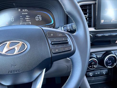 Used 2025 Hyundai Venue SEL FWD image 25
