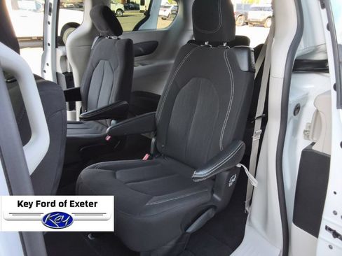Used 2023 Chrysler Voyager LX FWD image 18