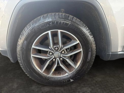 Used 2018 Jeep Grand Cherokee Limited AWD/4WD image 36