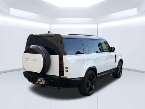 Used 2024 Land Rover Defender 130 X-Dynamic SE AWD/4WD image 5