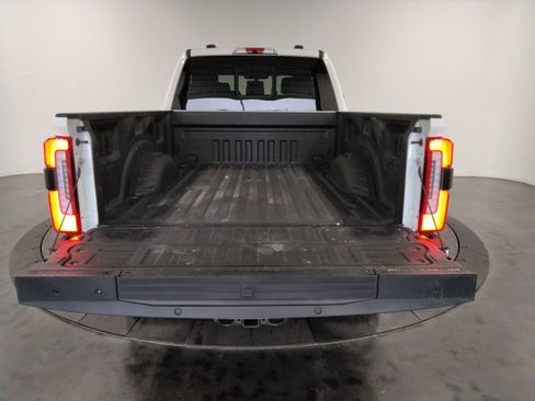 Used 2024 Ford F250 Platinum image 9