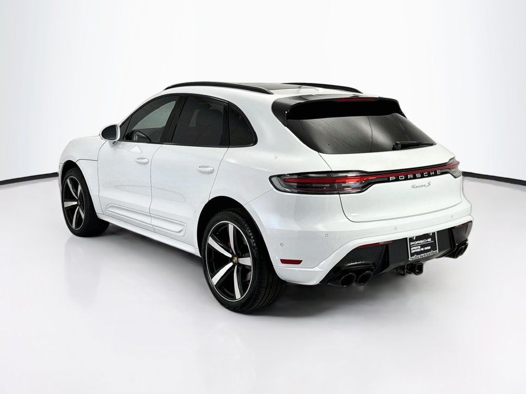 Certified 2022 Porsche Macan S AWD/4WD image 3