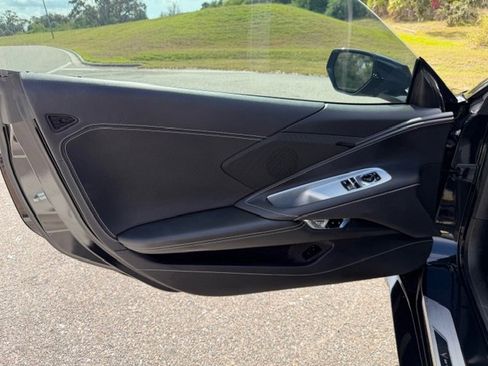 Used 2021 Chevrolet Corvette Stingray Coupe w/ Z51 Performance Package image 10