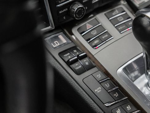 Used 2014 Porsche Panamera S image 28