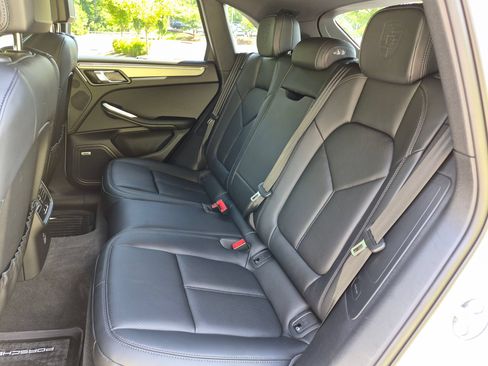 Certified 2026 Porsche Macan AWD/4WD image 25