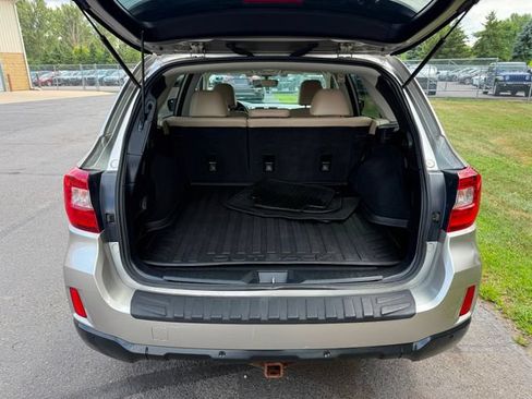 Used 2017 Subaru Outback 3.6R Limited AWD/4WD image 3