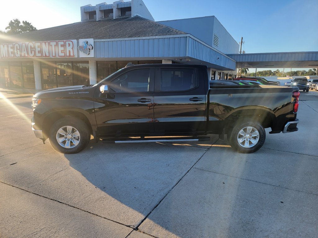Used 2023 Chevrolet Silverado 1500 LT RWD image 2