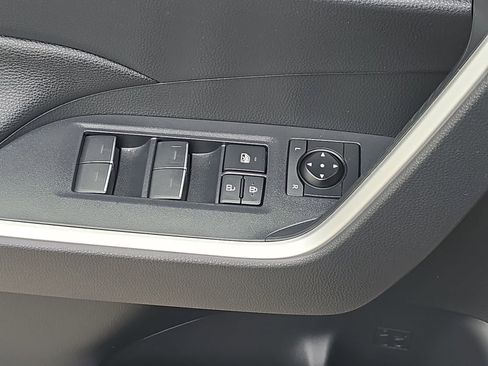 Used 2023 Toyota RAV4 SE image 34