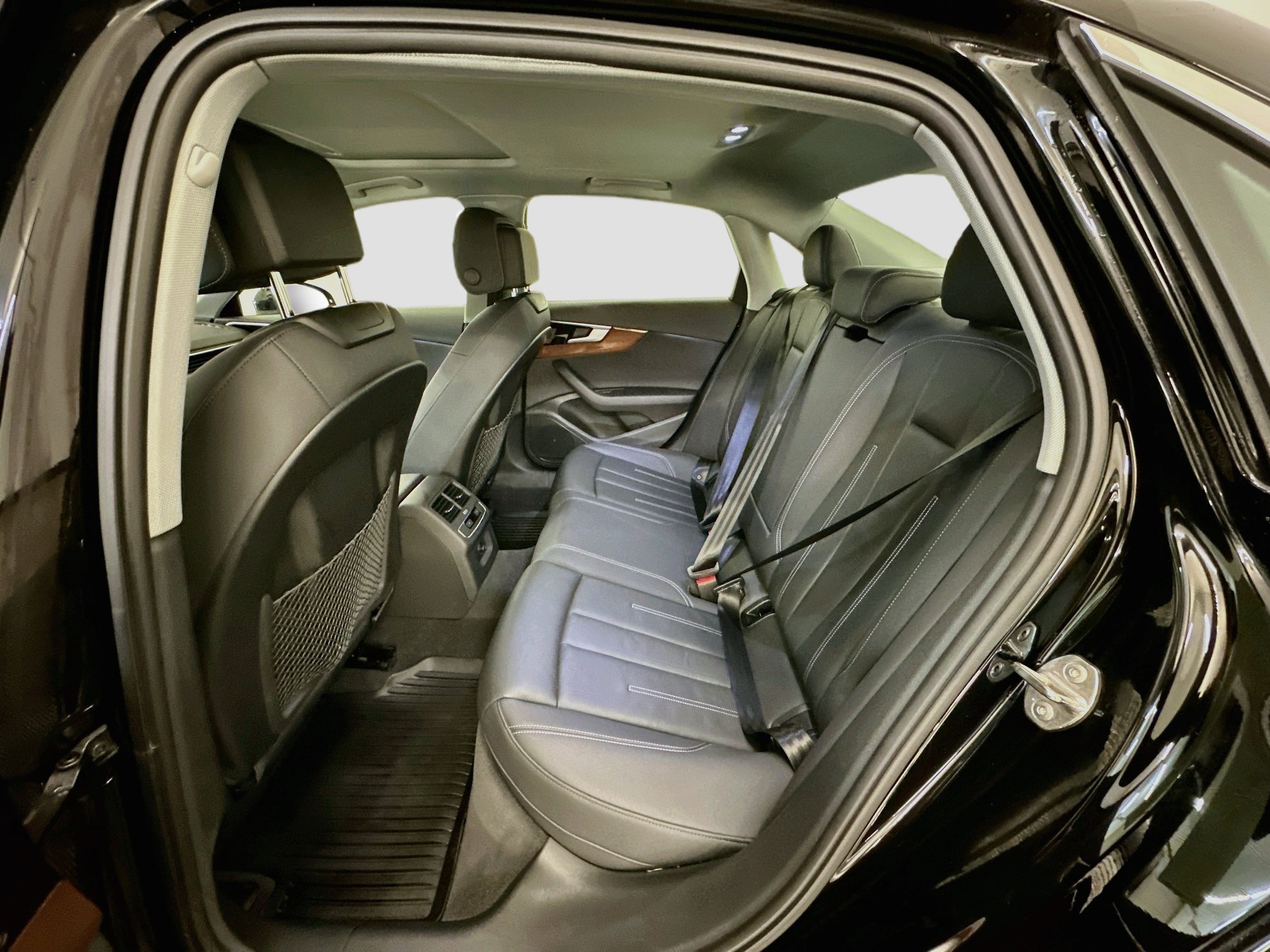 Used 2023 Audi A4 2.0T Premium w/ Convenience Package AWD/4WD image 30