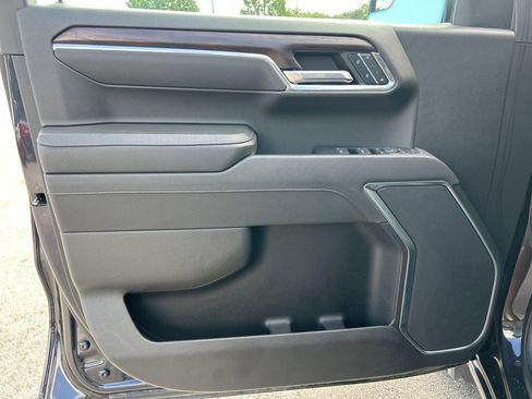 Used 2025 GMC Sierra 1500 SLT image 11