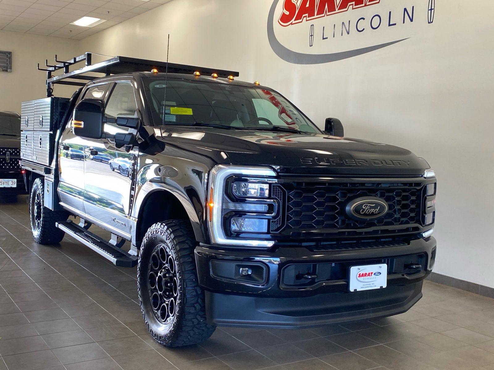 Used 2025 Ford F350 Lariat w/ Black Appearance Package AWD/4WD image 2