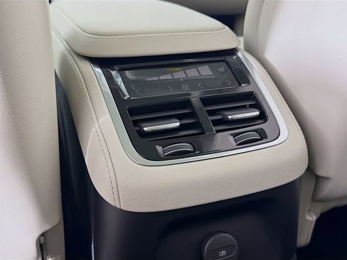 Certified 2026 Volvo XC90 T8 Ultra w/ Protection Package Premier AWD/4WD image 27