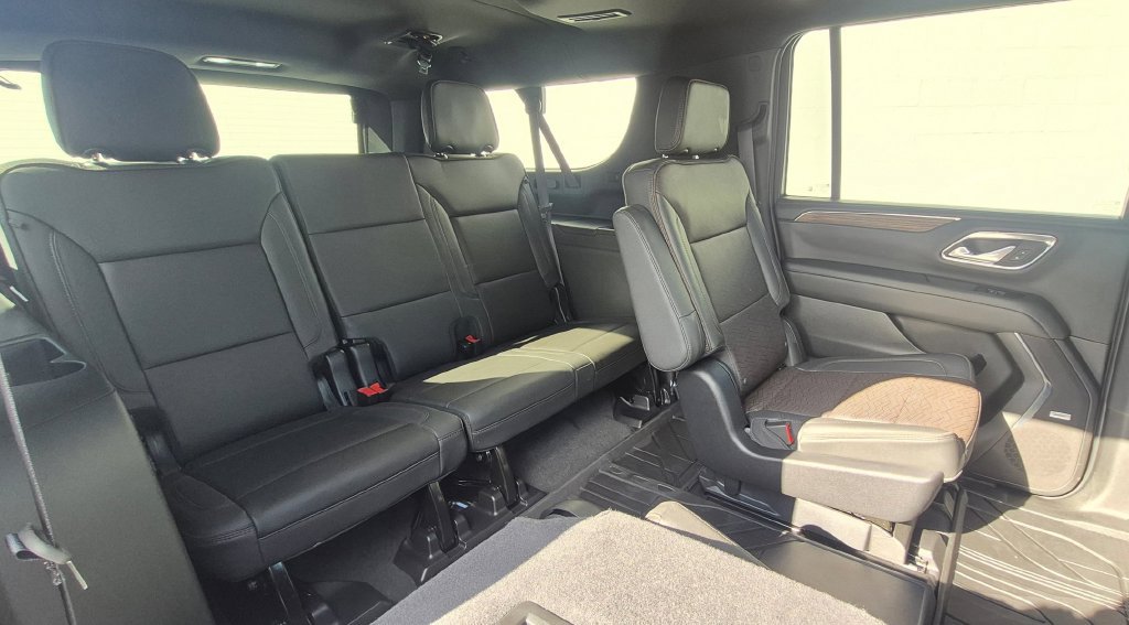 Used 2024 Chevrolet Suburban High Country AWD/4WD image 6