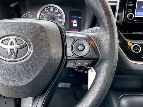 Used 2021 Toyota Corolla LE image 20