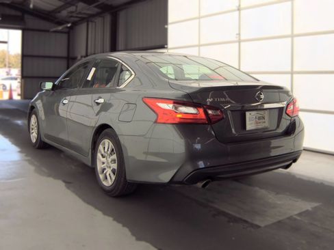 Used 2017 Nissan Altima 2.5 S w/ Power Driver Seat Package FWD image 2