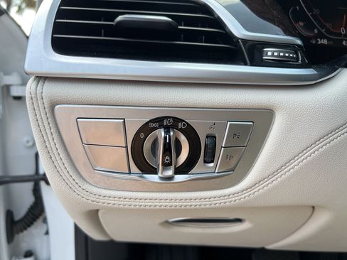 Used 2020 BMW 740i w/ Premium Package RWD image 38