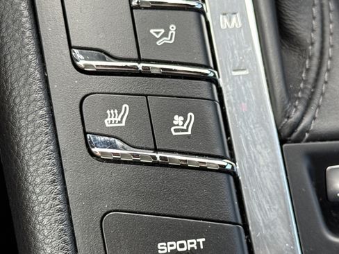 Used 2018 Porsche Macan AWD/4WD image 21
