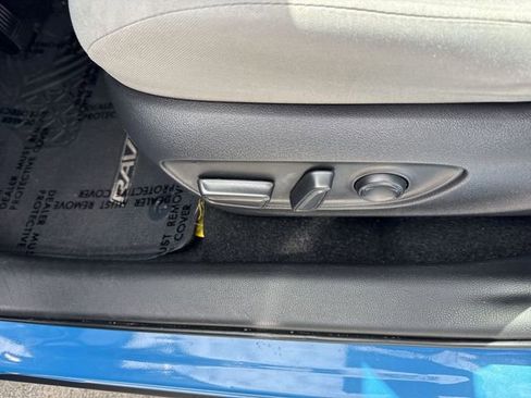 Used 2021 Toyota RAV4 XLE w/ Convenience Package FWD image 12