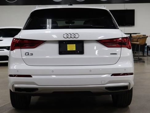 Used 2020 Audi Q3 2.0T Premium w/ Convenience Package AWD/4WD image 4