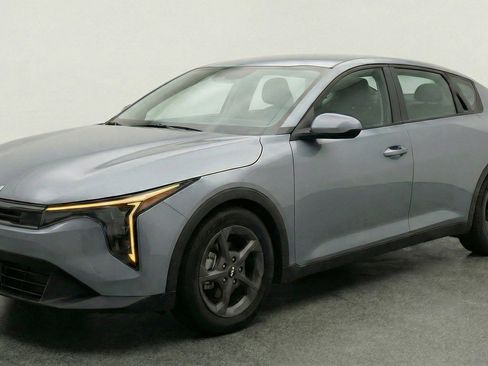 Used 2025 Kia K4 LXS image 3