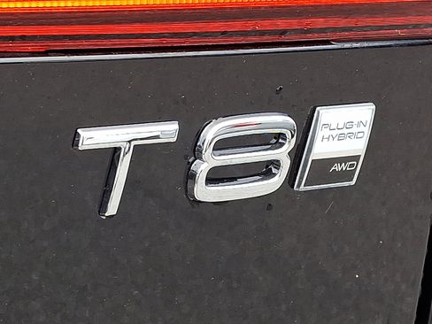 New 2025 Volvo XC60 T8 Plus w/ Protection Package Premier image 16