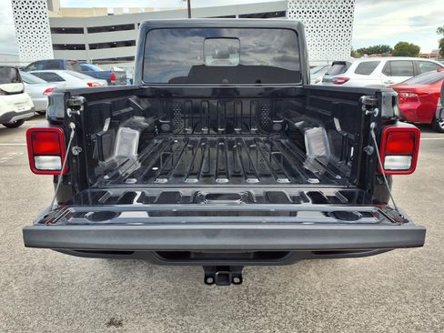 Used 2023 Jeep Gladiator Mojave w/ Trailer Tow Package AWD/4WD image 18