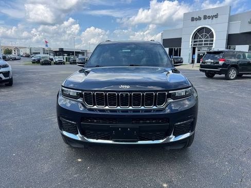 Used 2023 Jeep Grand Cherokee L Limited w/ Luxury Tech Group II AWD/4WD image 2