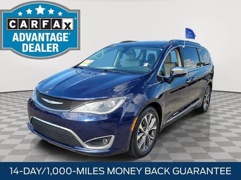 Used 2017 Chrysler Pacifica Limited FWD image 3