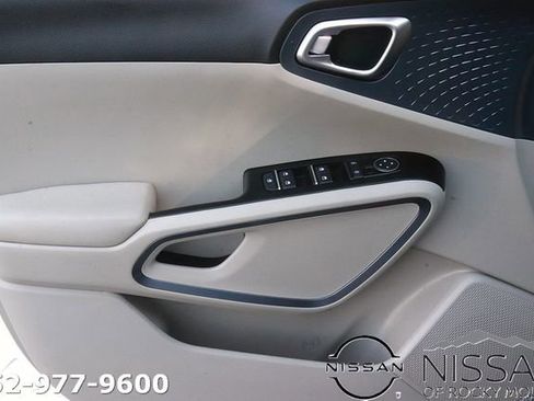 Used 2025 Kia Soul EX FWD image 11