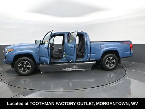 Used 2019 Toyota Tacoma TRD Sport AWD/4WD image 28