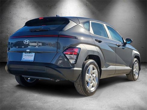 New 2026 Hyundai Kona SE image 3