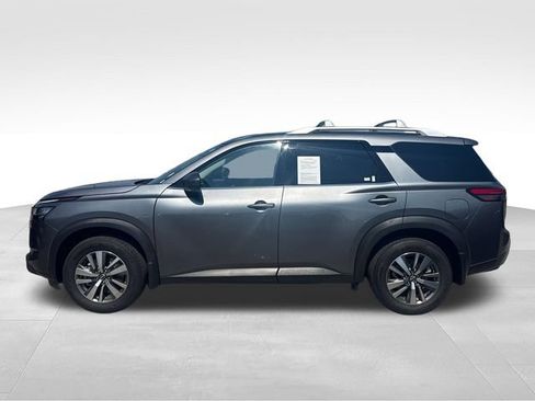 Used 2024 Nissan Pathfinder SL AWD/4WD image 2