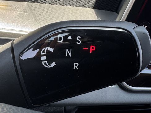 New 2026 Volkswagen Tiguan SE R-Line FWD image 21