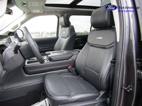 Certified 2025 Ford Expedition Platinum AWD/4WD image 3