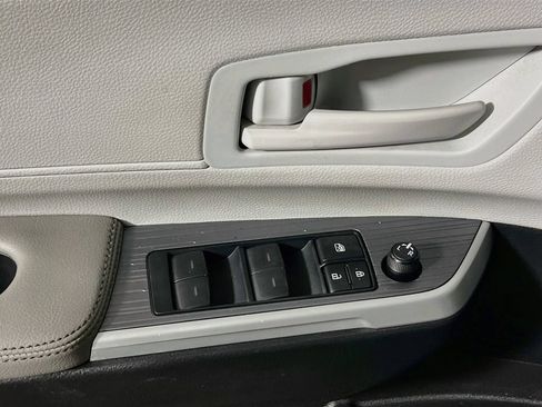 Certified 2025 Toyota Sienna LE FWD image 16