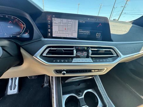 Used 2021 BMW X7 xDrive40i w/ M Sport Package AWD/4WD image 27