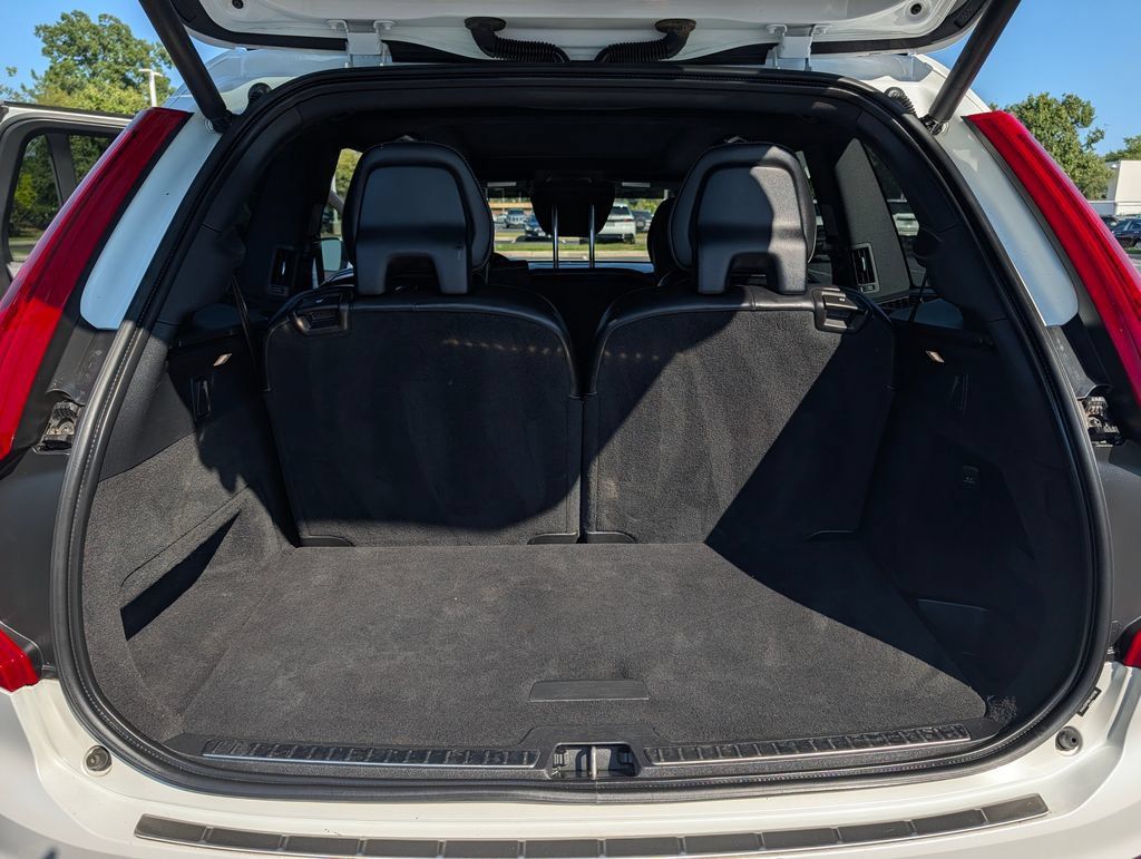 Used 2019 Volvo XC90 T6 R-Design w/ Advanced Package AWD/4WD image 16