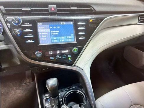 Used 2018 Toyota Camry SE FWD image 11