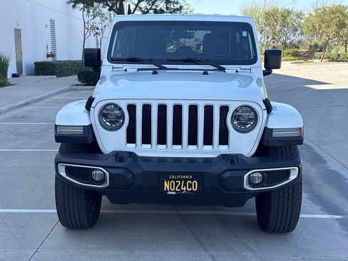 Used 2018 Jeep Wrangler Unlimited Sahara AWD/4WD image 8