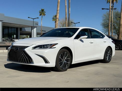 Used 2025 Lexus ES 300h w/ Premium Package image 2