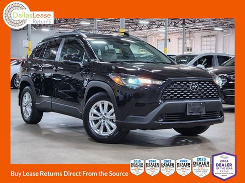 Used 2023 Toyota Corolla Cross LE image 1