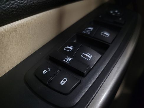 Used 2020 Jeep Cherokee Latitude FWD image 27