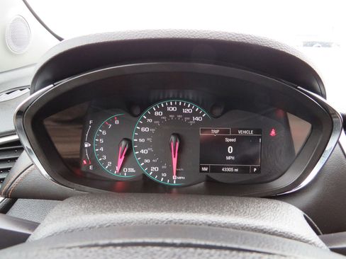 Used 2018 Chevrolet Trax LT w/ LT Convenience Package image 14