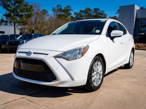 Used 2017 Toyota Yaris iA image 12