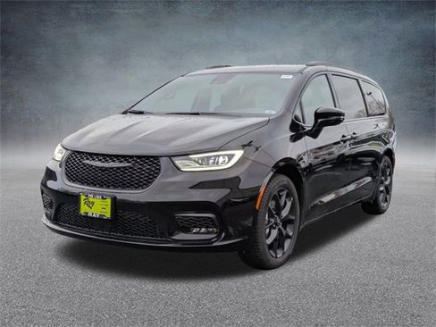 New 2026 Chrysler Pacifica Select image 8