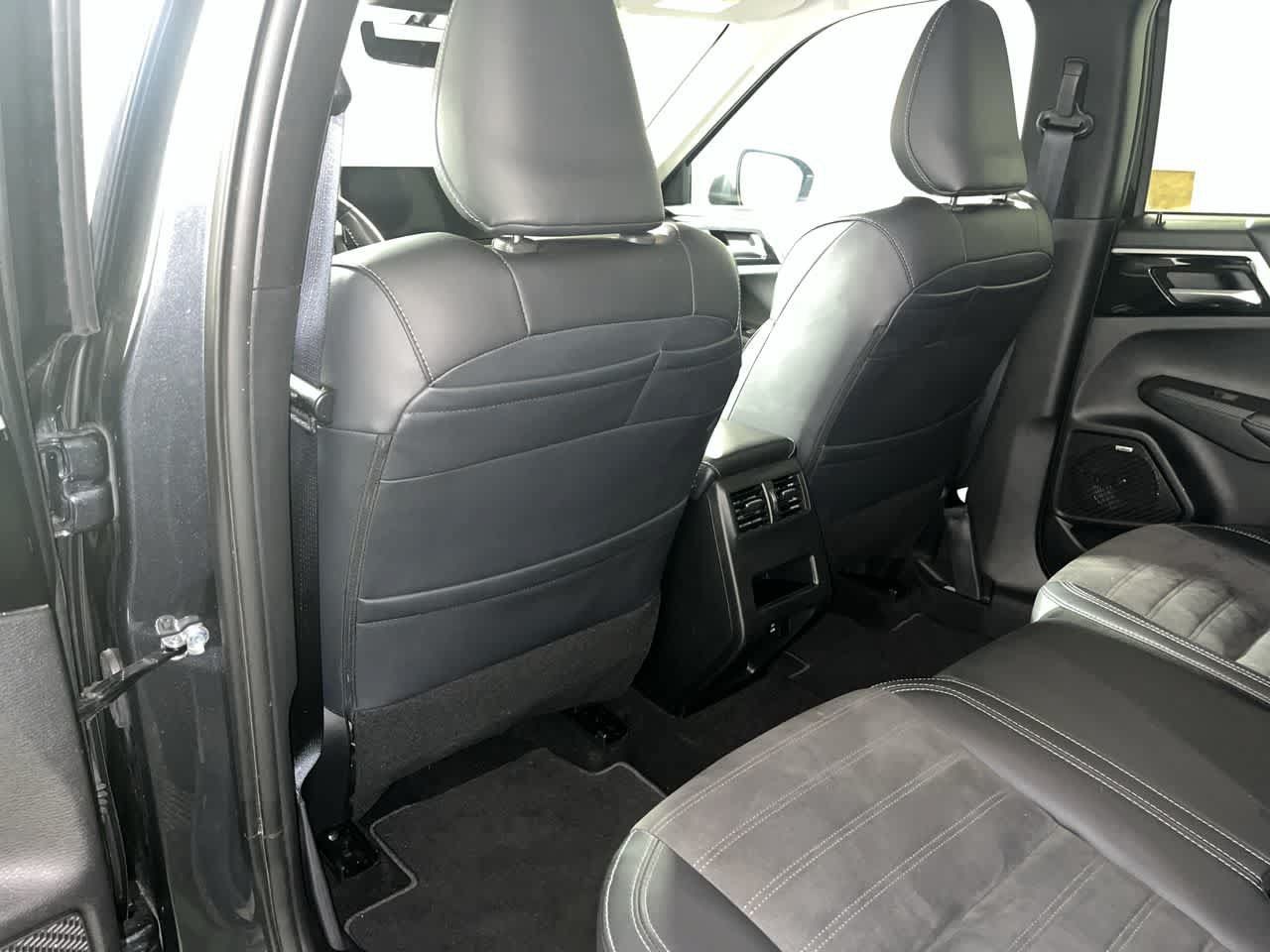 Used 2025 Mitsubishi Outlander SE AWD/4WD image 25