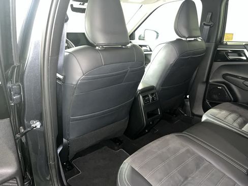 Used 2025 Mitsubishi Outlander SE AWD/4WD image 25