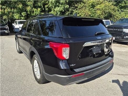 Used 2022 Ford Explorer XLT w/ Equipment Group 202A AWD/4WD image 31
